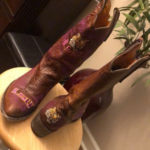 Perfect for the LSU tiger fan - game day boots!!